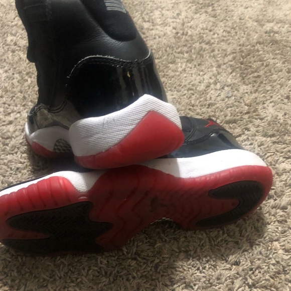Jordan’s 11 Youths size 6Y - Picture 2 of 8